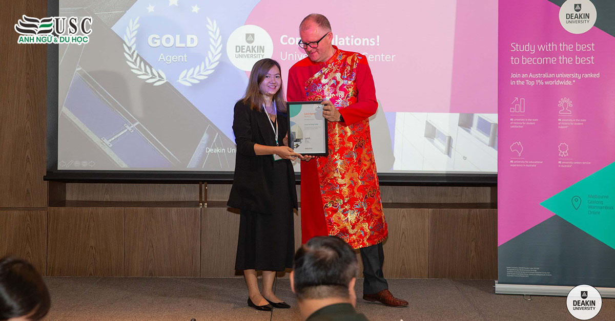 Trung Tâm USC Nhận Giải Gold Agent Award Từ Hiệu Trưởng Trường Deakin University